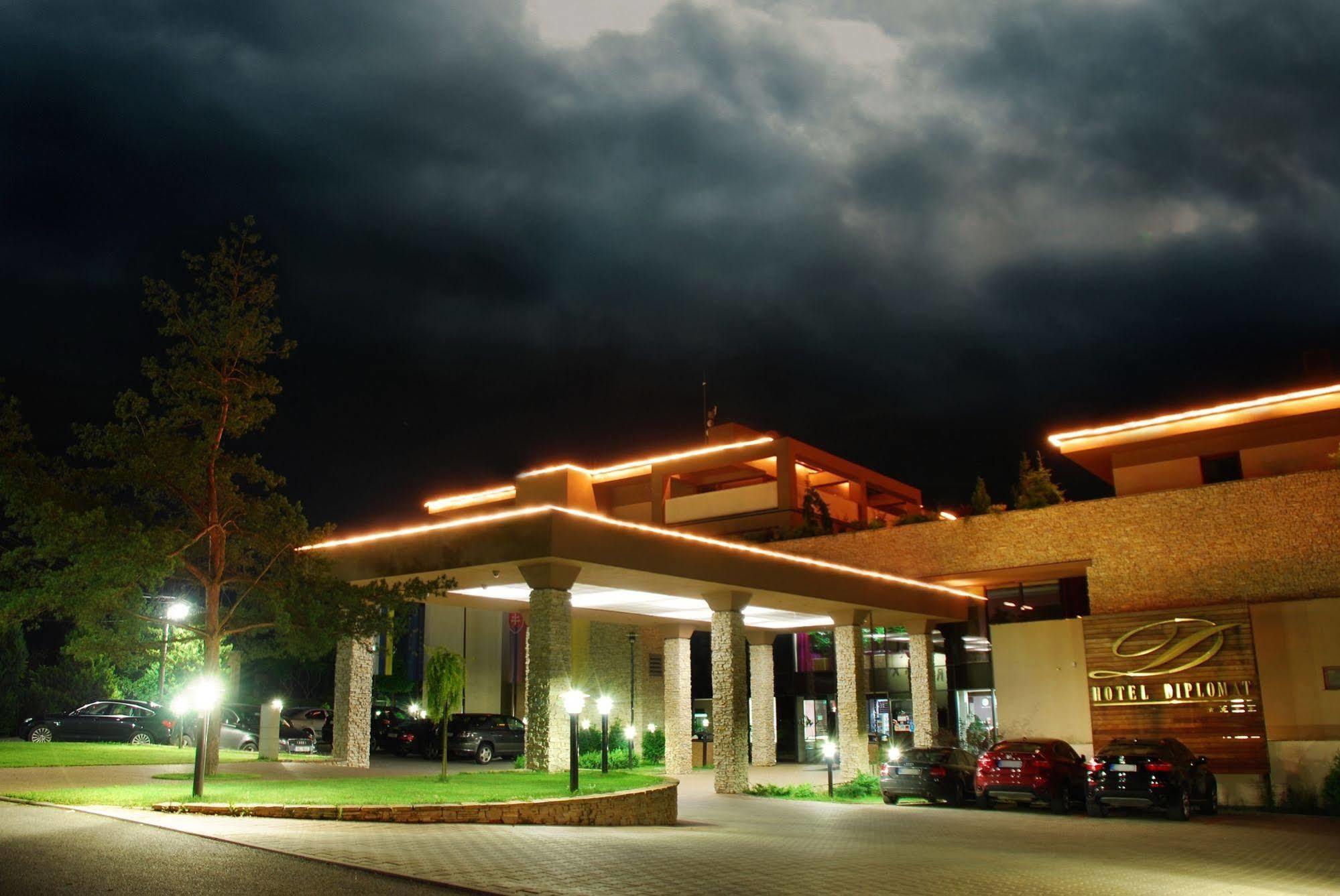 Wellness Hotel Diplomat Rajecke Teplice Luaran gambar