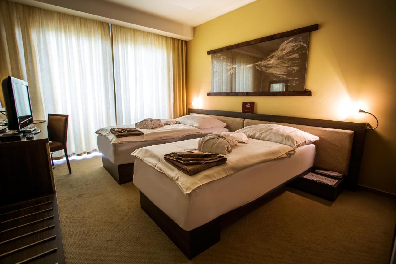 Wellness Hotel Diplomat Rajecke Teplice Luaran gambar